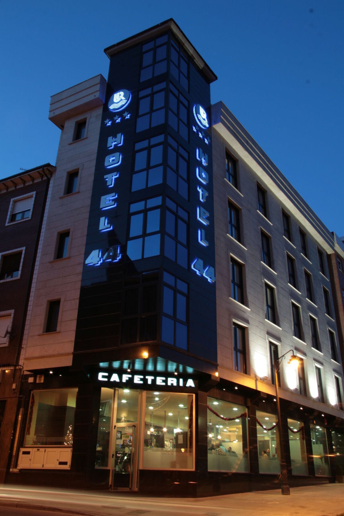 44 Hotel 3*